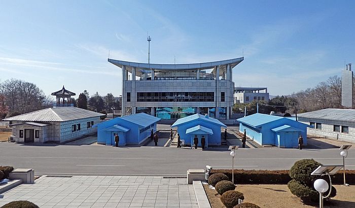 Avion s posmrtnim ostacima američkih vojnika sleteo u Južnu Koreju