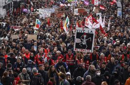 FOTO, VIDEO: I danas haos u Francuskoj, građani revoltirani zbog zakona o penziji