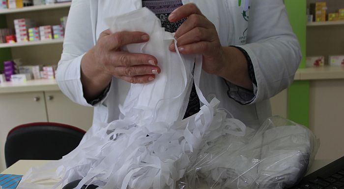 Ove nedelje sve apoteke dobijaju zaštitne maske, koštaće 120 dinara