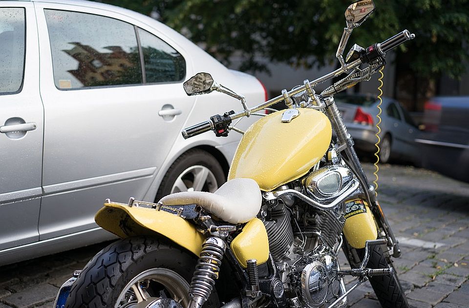 Pariz protiv buke i zagađenja: I motociklisti će plaćati parking