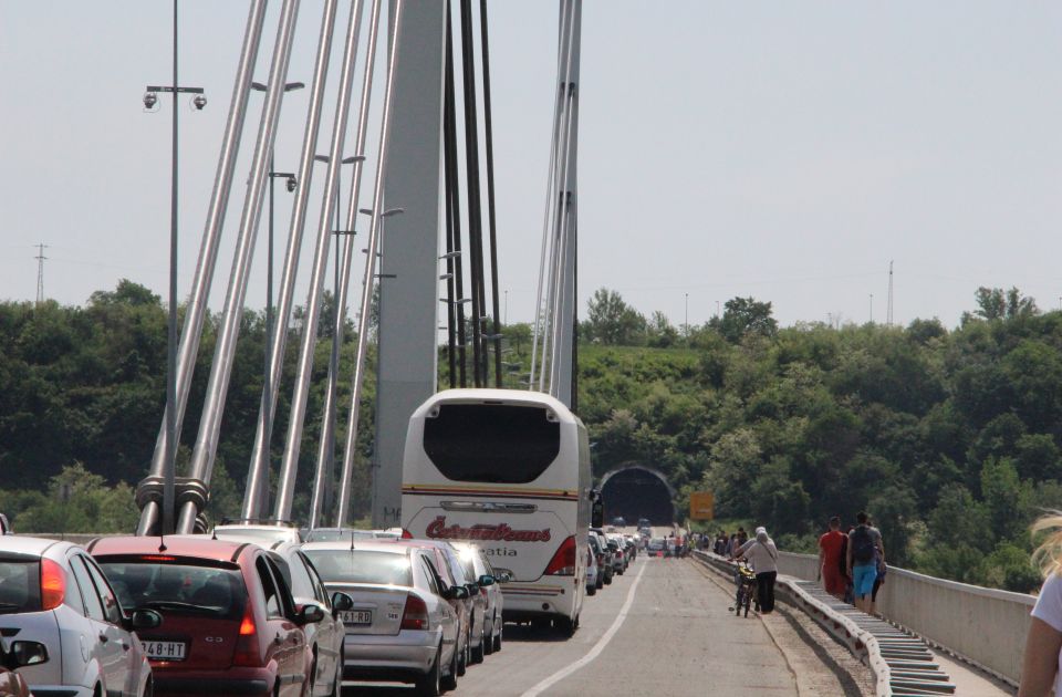 Tri miliona dinara za analizu uvođenja biciklističke staze na Mostu slobode