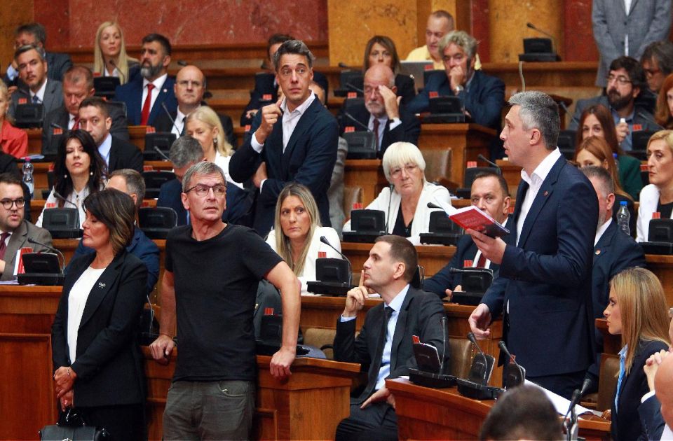 Burazer: Nastavlja se proces urušavanja demokratije u Srbiji, privid da je u usponu