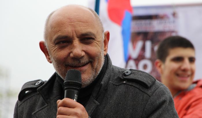 Rale Milenković na protestu u Novom Sadu: Ovo u čemu živimo ne može ni da se pomiri sa zdravim razumom