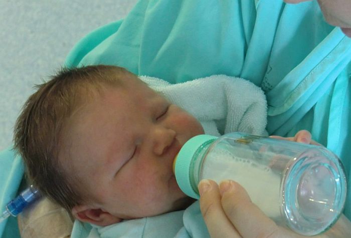 Zaraženo mleko za bebe bilo i u Srbiji, ali je na vreme povučeno