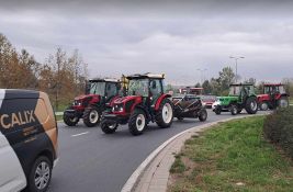 FOTO, VIDEO: Paori vozili traktore u kružnom toku na ulazu u Novi Sad, moguća vožnja do Banovine