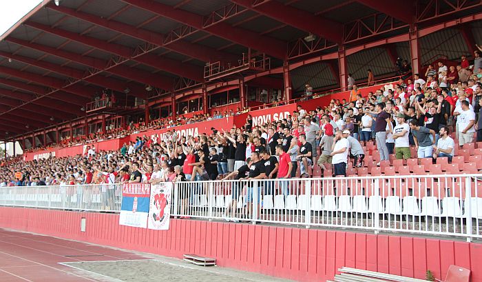 Obustavljen bojkot navijača, Zvezdine pristalice sa juga poslednje izlaze sa stadiona