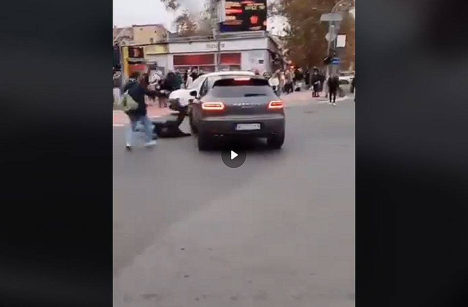 VIDEO: "Poršeom" na okupljene kod Futoške pijace