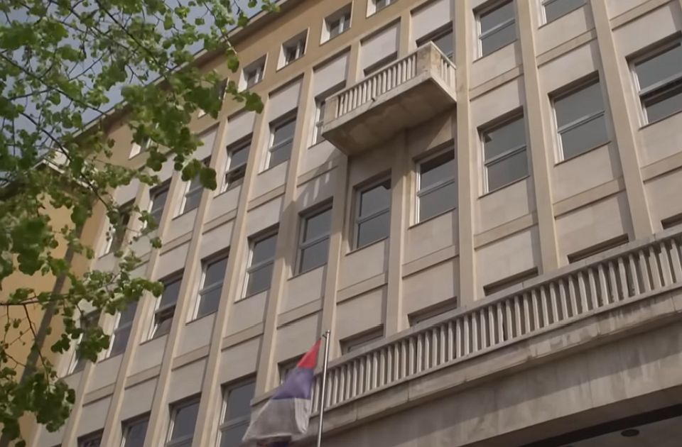 Guranja prsta u oko: "Mrdićevi zakoni politički igrokaz i test odnosa sa Evropskom unijom"