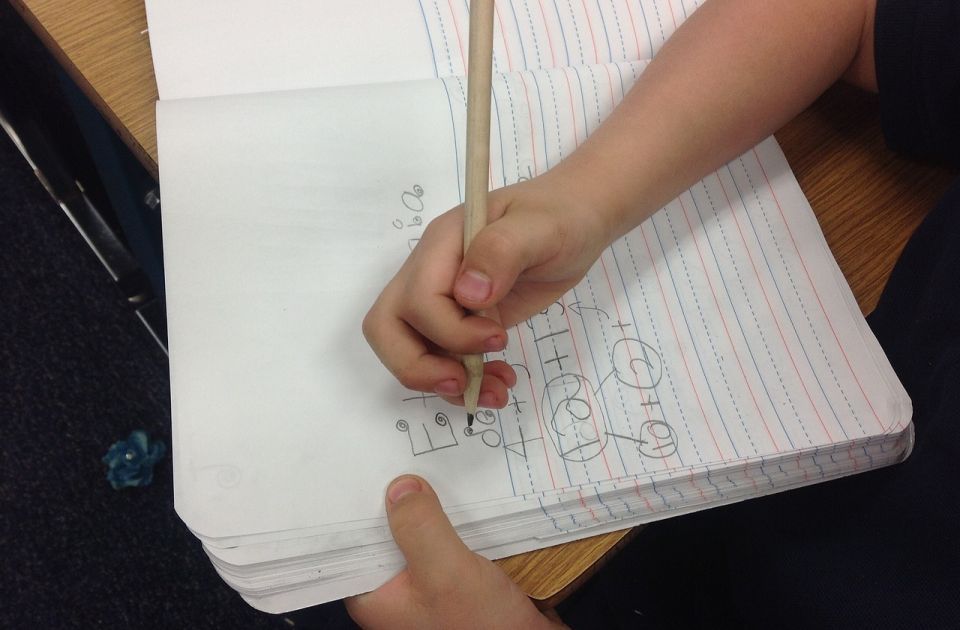 Zašto je i dalje važno da đaci pišu rukom