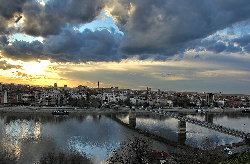 Povodom rođendana Novog Sada: U nedelju besplatan prevoz GSP-om, bazen, klizanje...