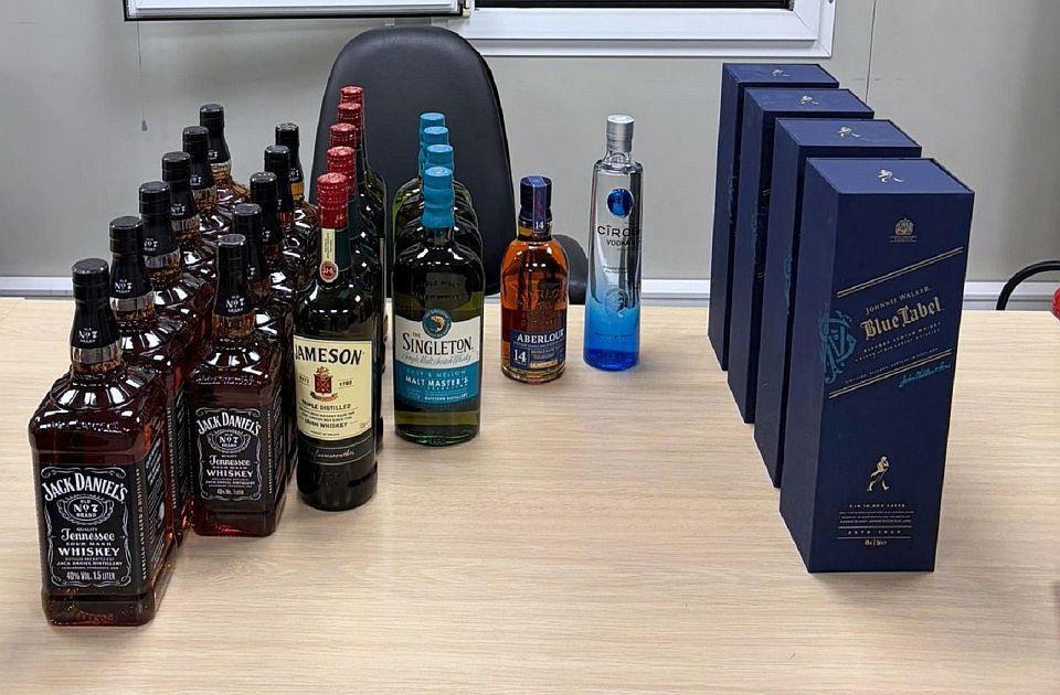 FOTO: Carinici na Batrovcima zaplenili 90.000 i 26 litara viskija i votke