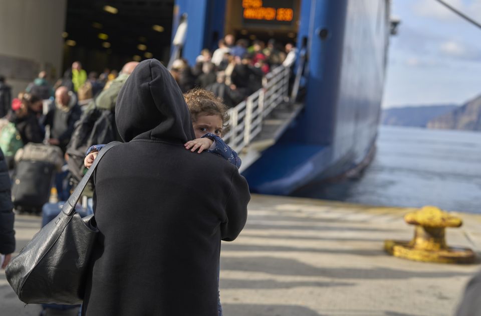 Usled straha od jakog zemljotresa: Santorini napustila polovina stanovnika Usled straha od jakog zemljotresa: Santorini napustila polovina stanovnika