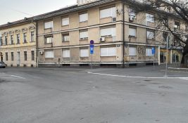FOTO Pešački prelaz na Trifkovićevom trgu: Mnogima privremeni parking, pešaci ga ni ne vide