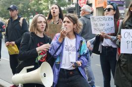  Ženska solidarnost na petom protestu ispred Informera: 