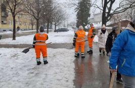 VIDEO Novosađani čistili sneg i led sa ulica: 