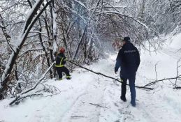 MUP: Policija i žandarmerija na terenu, agregati za struju podeljeni na više lokacija