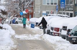 Vlada Srbije: Združenim snagama, pa i žandarmerijom, naloženo da se pomogne ljudima u nevremenu