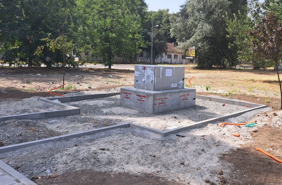 Postavljanje spornog spomenika "nevinim žrtvama 1944/45" pomereno za 53 dana zbog - suše