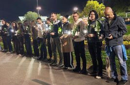 VIDEO: Komemorativna šetnja do Železničke stanice povodom 23 meseca od pada nadstrešnice
