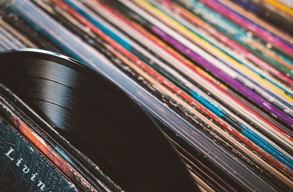 Prodaja gramofonskih ploča raste, ponovo popularne i kasete