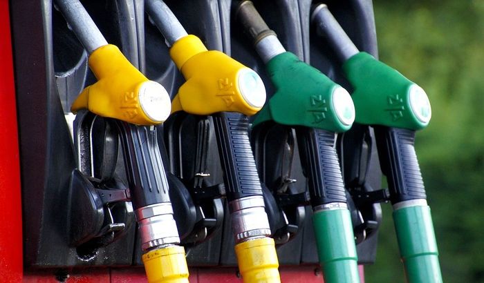 Benzin jeftiniji u Crnoj Gori, nove cene i u Zagrebu