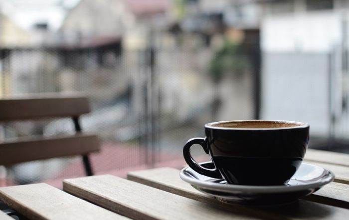 Žene koje pokušavaju da zatrudne trebalo bi da izbace kofein