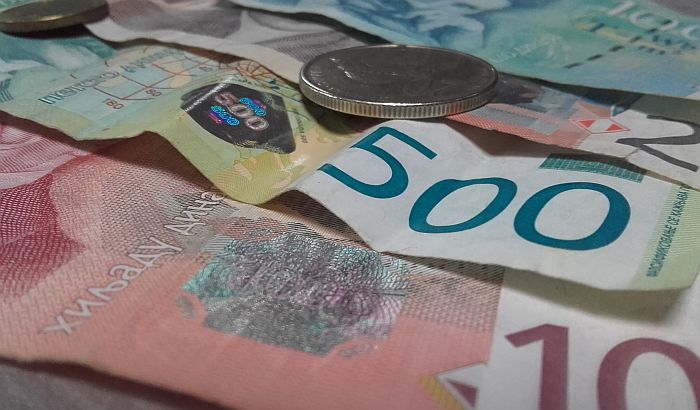 Kako i zašto dinar "tuče" evro?