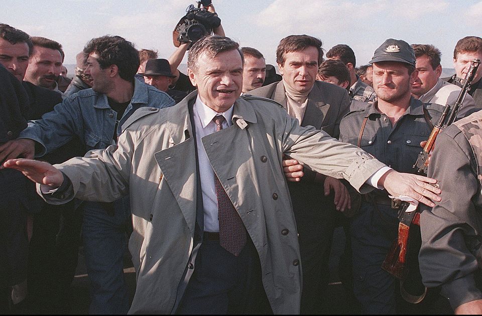 Umro Ruslan Hasbulatov, vođa pobune poslanika protiv Jeljcina 