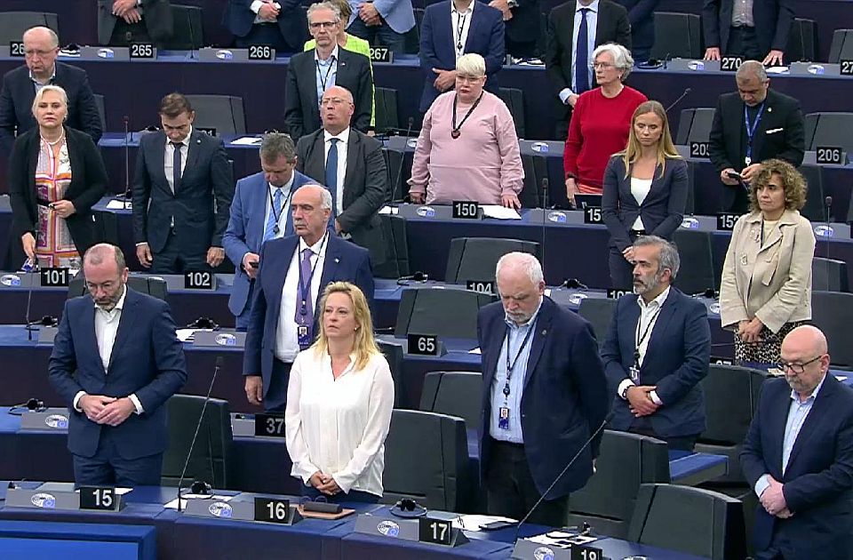 Sednica Evropskog parlamenta počela minutom ćutanja za stradale u masovnim ubistvima u Srbiji