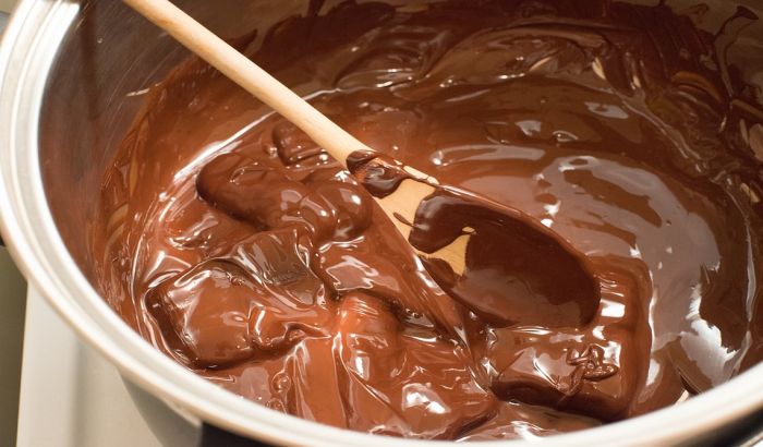 Švajcarska čokolada ubuduće i svetlucava i u bojama duge