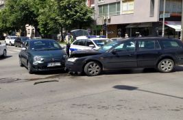 FOTO: Žena povređena u sudaru na uglu Stražilovske i Maksima Gorkog