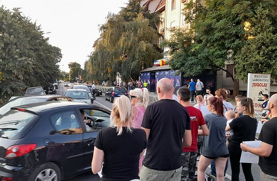 VIDEO: Održan protest "Pravda za Ninu", sledeći u ponedeljak ispred suda