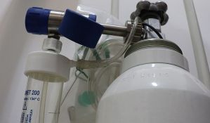 Internet preplavljen oglasima za iznajmljivanje boca sa kiseonikom, lekari upozoravaju da je takvo samolečenje opasno