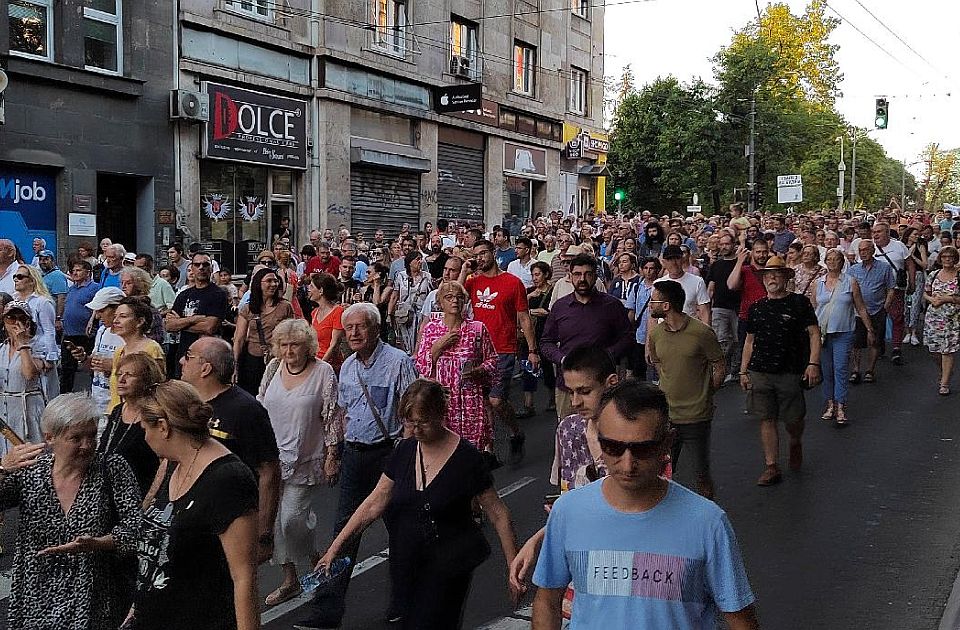 UŽIVO VIDEO: “Srbija protiv nasilja” – građani ispred Palate pravde