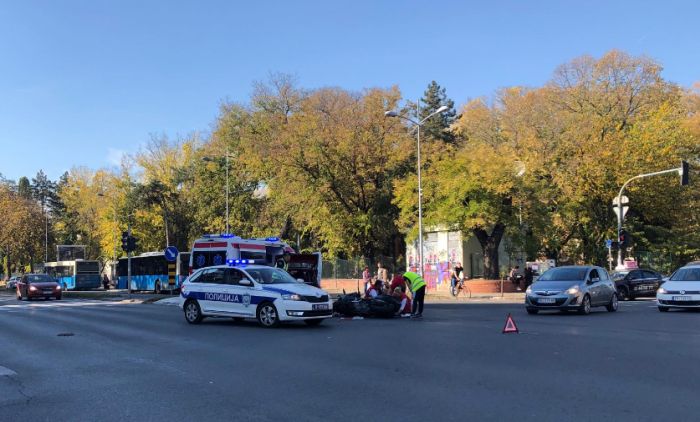 Motociklista teško povređen u udesu kod Kliničkog centra Vojvodine