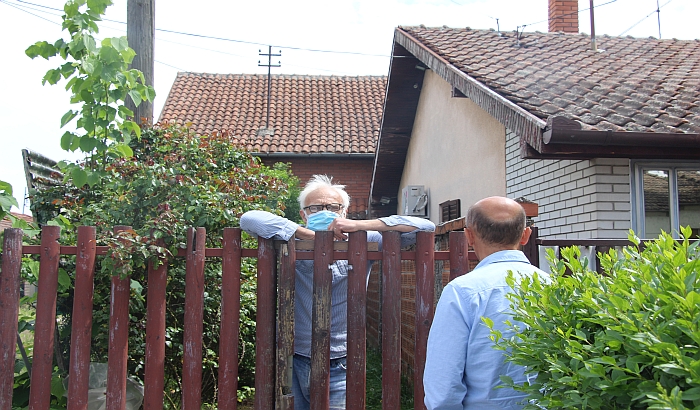 FOTO, VIDEO: Odloženo iseljenje šestočlane porodice Radovanović iz doma na Salajci 