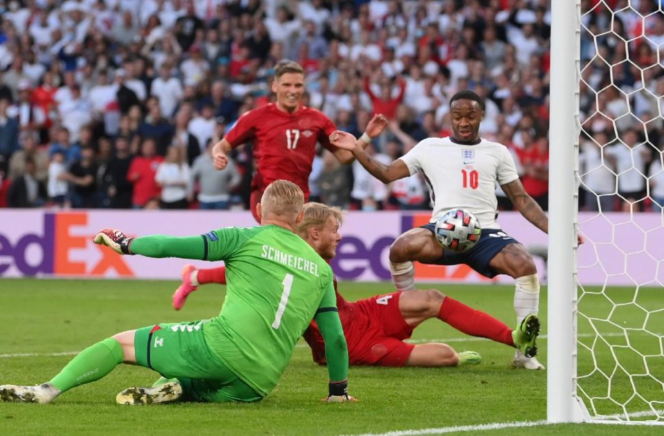Engleska se plasirala u prvo finale evropskih prvenstava: Kontroverzni penal poslao Dance kući