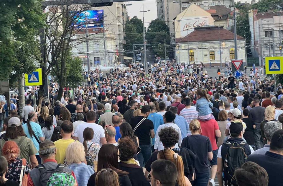 VIDEO: Završen protest "Srbija protiv nasilja", građani formirali prsten oko predsedništva