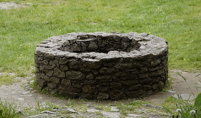 Mrtvi supružnici pronađeni u bunaru u selu kod Trstenika