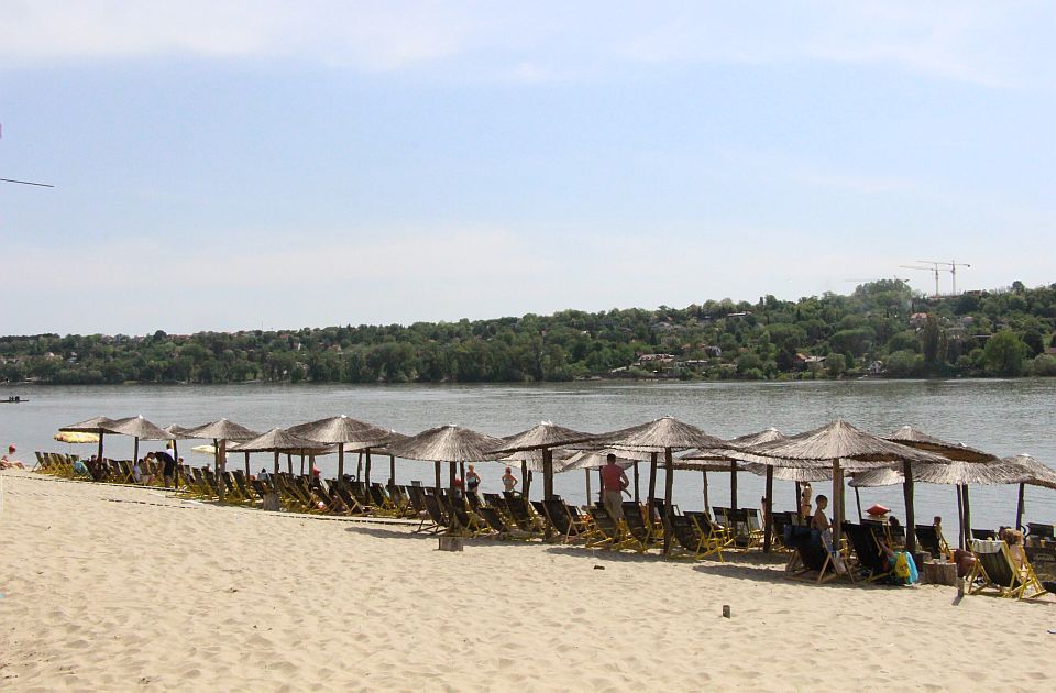 Toplotni talas stigao u Srbiju: Nosite laganu, prozirnu odeću i često se hidrirajte 
