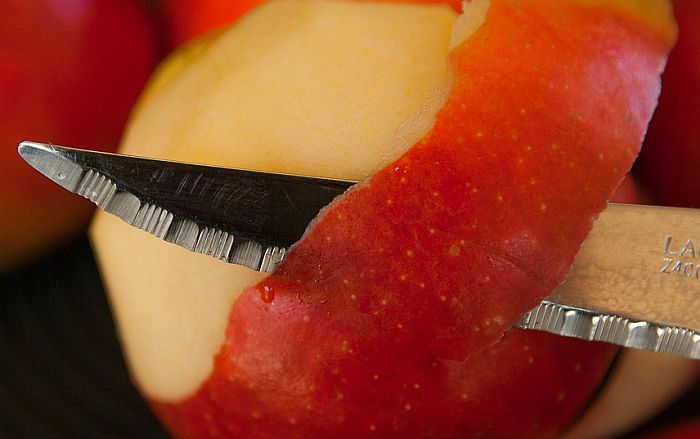 U avion uneo nož, otkriveno kada je krenuo da ljušti jabuku