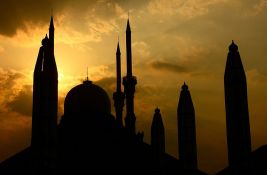 Vučić i ministri čestitali muslimanima Ramazanski bajram 