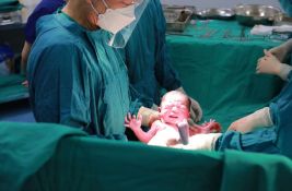 Oseća li beba bol kad se seče pupčana vrpca?