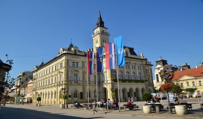 Grad nudi pet lokacija za postavljanje elektronskih displeja