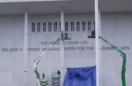 Muzičari bojkotuju Kenedi centar jer je nazvan po Trampu, on ga privremeno zatvara 