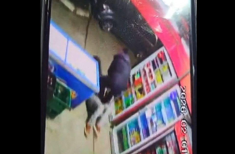 VIDEO: Gradonačelnik Niša sprečio pljačku dragstora