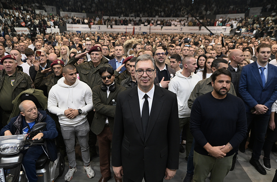 Završni miting naprednjaka u Beogradu: Predstavljeno pet ključnih tačaka i najavljena plata od 1.500 evra