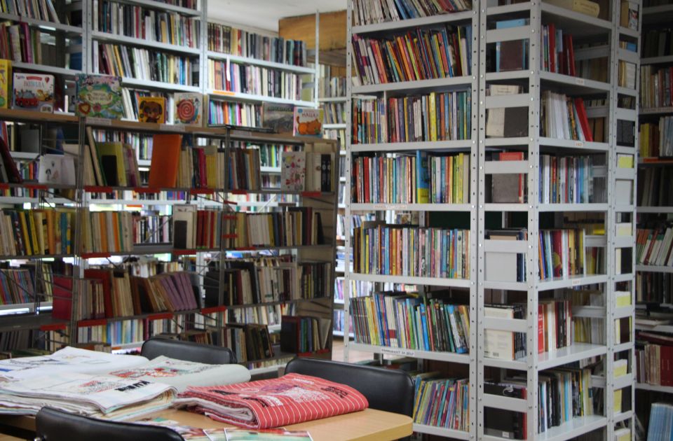 FOTO: Jubilarnih 50 godina Gradske biblioteke na Novom naselju, zatvorena "Mala putujuća izložba"