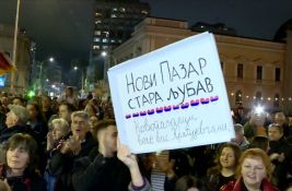 Studenti koji pešače iz Novog Pazara: Jedna grupa stigla u Kragujevac, druga je kod Uba Studenti koji pešače iz Novog Pazara: Jedna grupa stigla u Kragujevac, druga je kod Uba