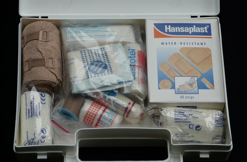 Studenti traže hitne donacije za pešačenje do Novog Sada: Potrebne gaze, zavoji... Studenti traže hitne donacije za pešačenje do Novog Sada: Potrebne gaze, zavoji...